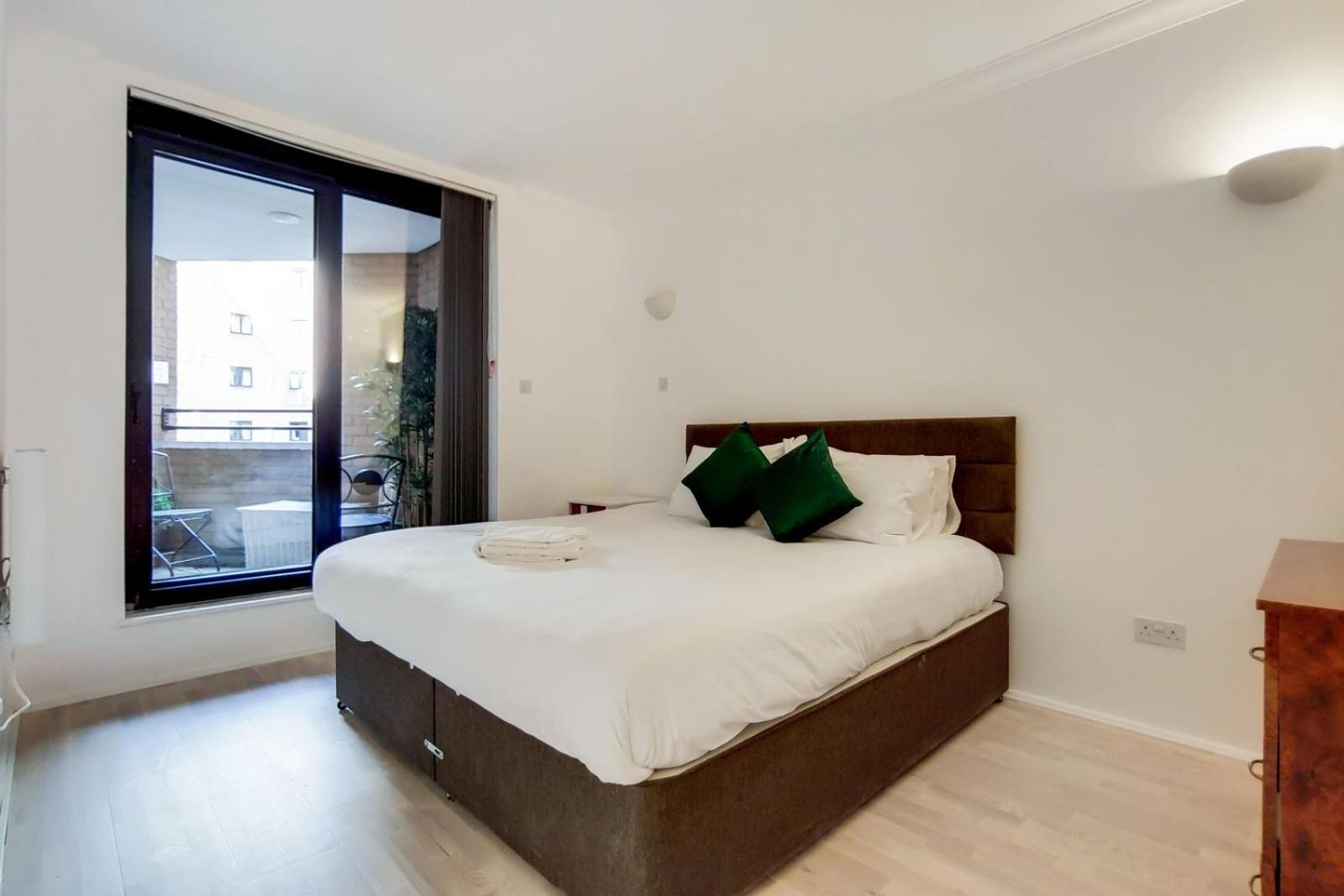 South Kensington - Point West Residences ロンドン エクステリア 写真