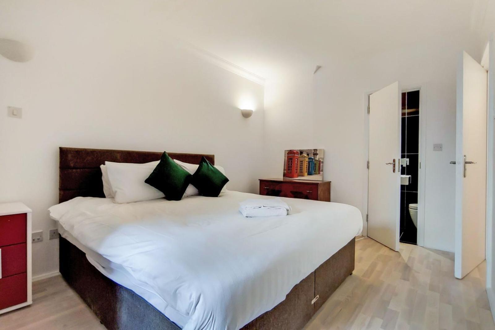 South Kensington - Point West Residences ロンドン エクステリア 写真