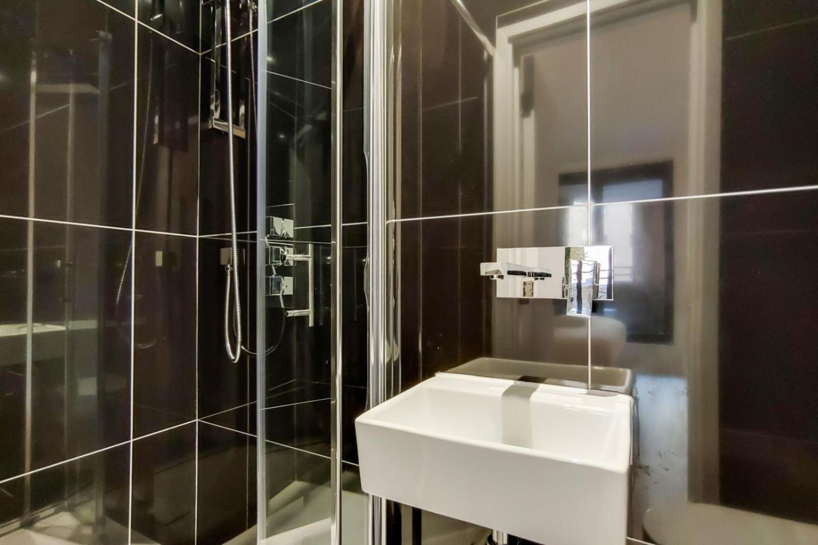 South Kensington - Point West Residences ロンドン エクステリア 写真
