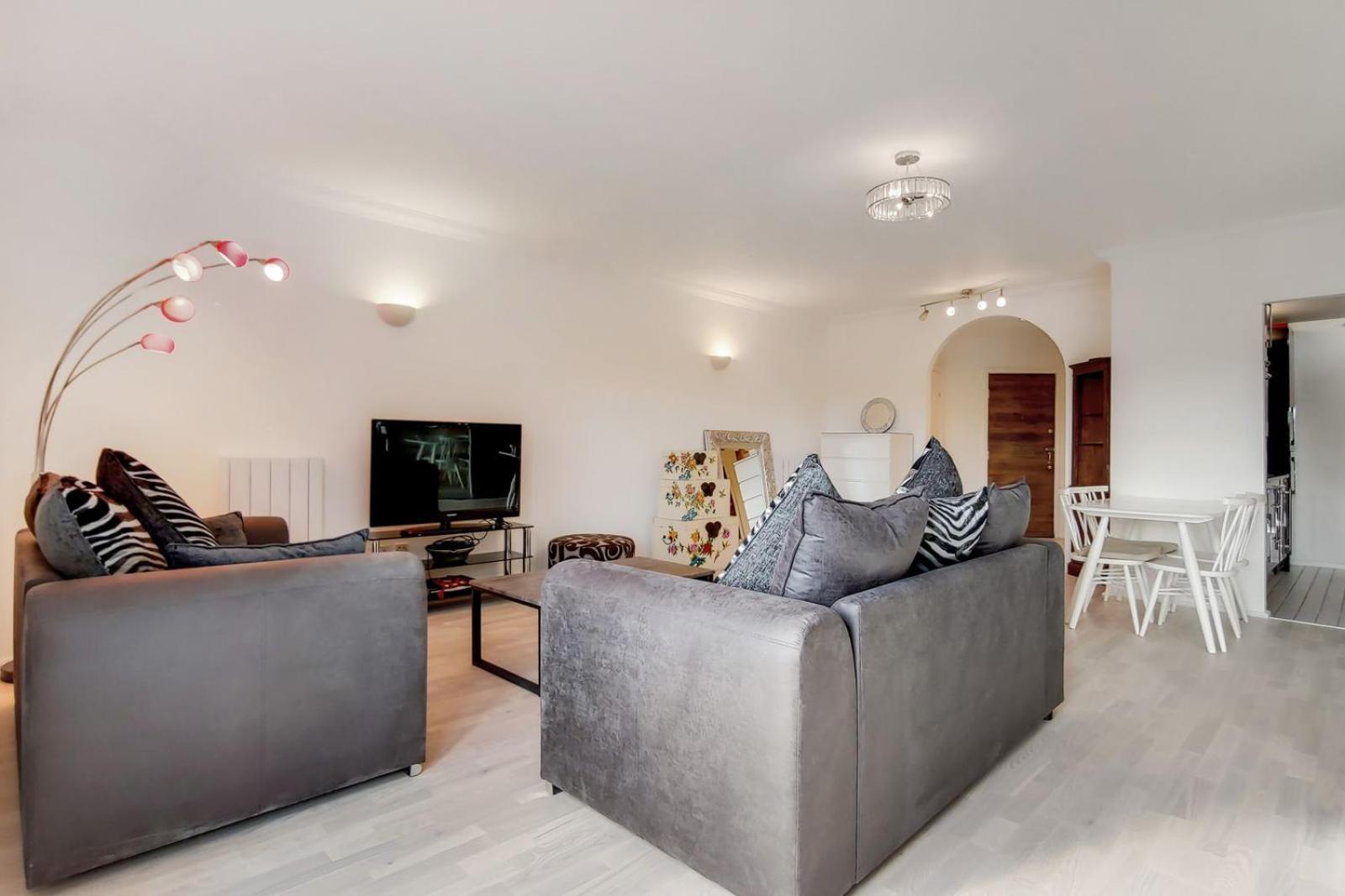 South Kensington - Point West Residences ロンドン エクステリア 写真